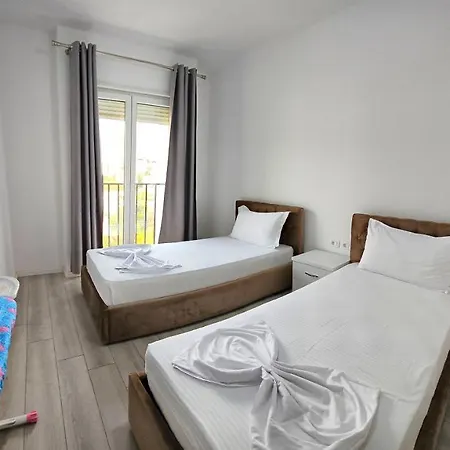 Super * ティラナ